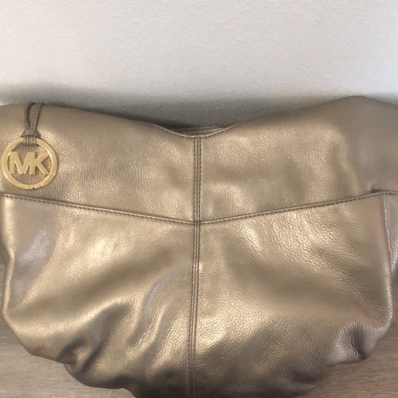 Michael Kors large Layton leather hobo style shoulder bag. - Picture 11 of 11